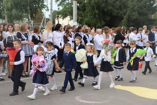 День знаний торжественно прошел в Романовской школе
