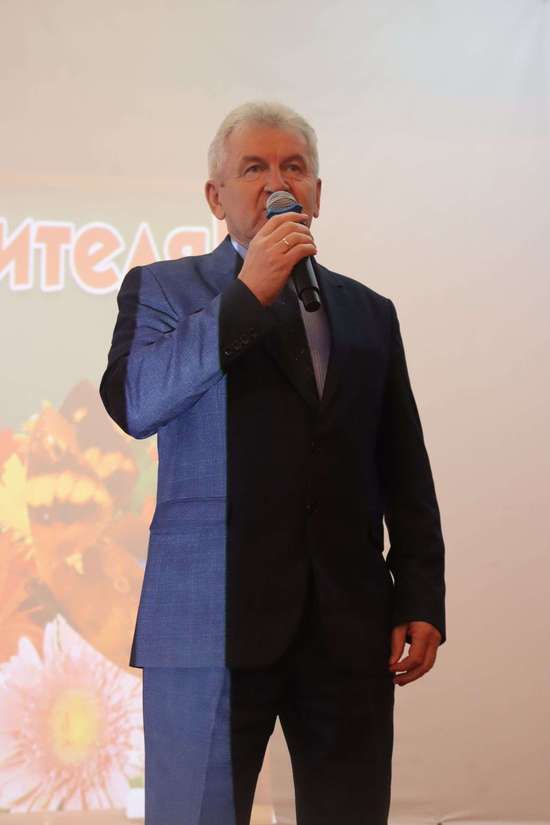 С праздником, дорогие учителя!