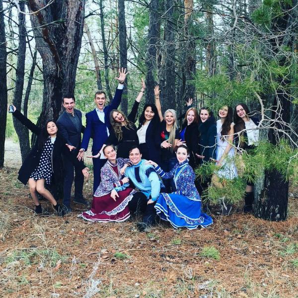 Поздравления студентов Института юстиции Саратовской Государственной Юридической академии с международным женским днем